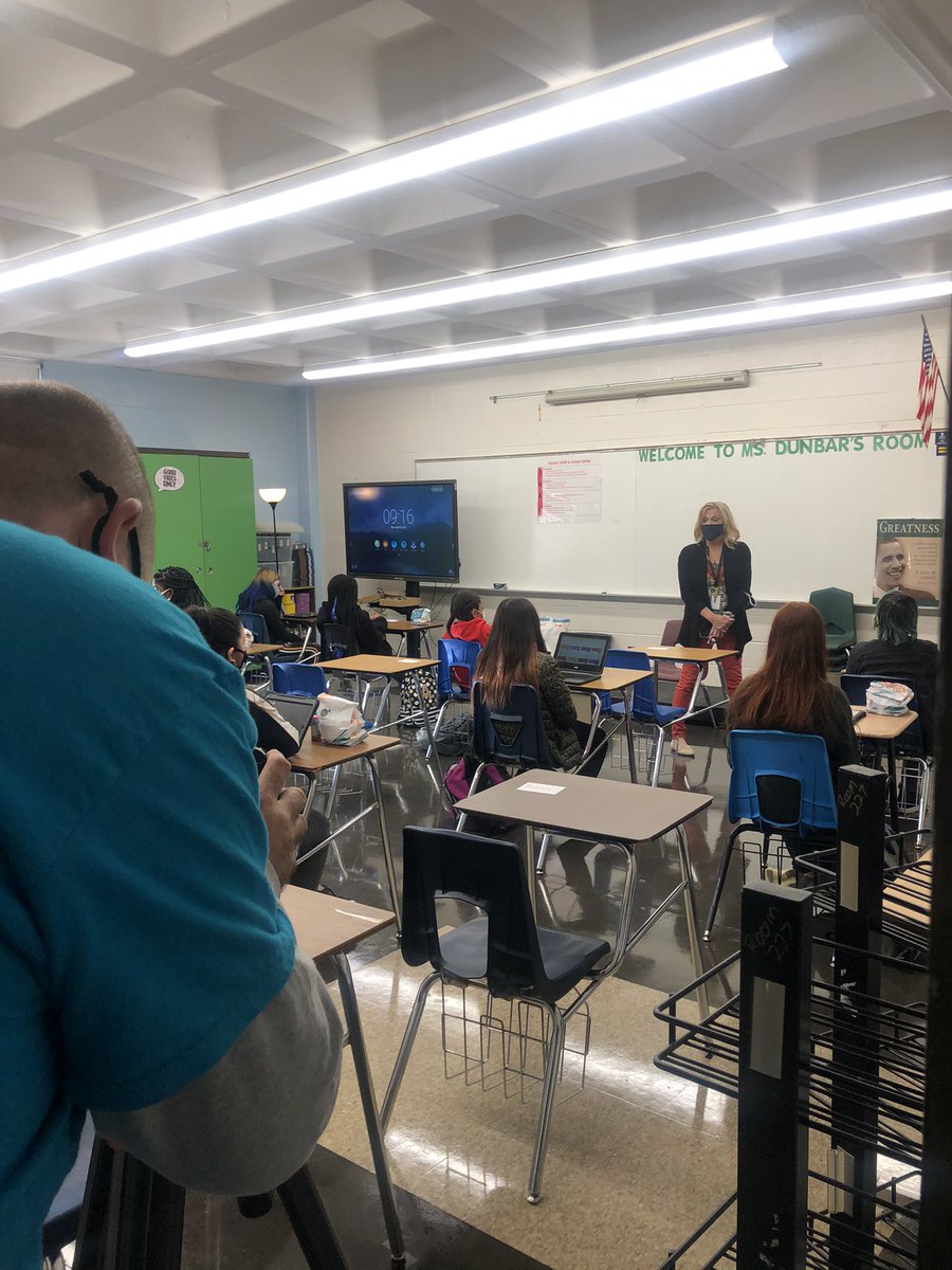 JCPSKY's tweet image. 🎉 HAPPY MONDAY from @StuartAcademyKY &amp;amp; @6thGradeFalcons! It’s been a great first morning of in-person learning! #JCPSReturn