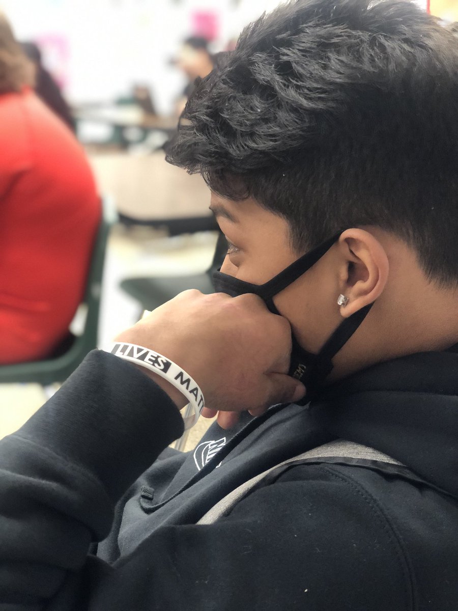 JCPSKY's tweet image. 🎉 HAPPY MONDAY from @StuartAcademyKY &amp;amp; @6thGradeFalcons! It’s been a great first morning of in-person learning! #JCPSReturn