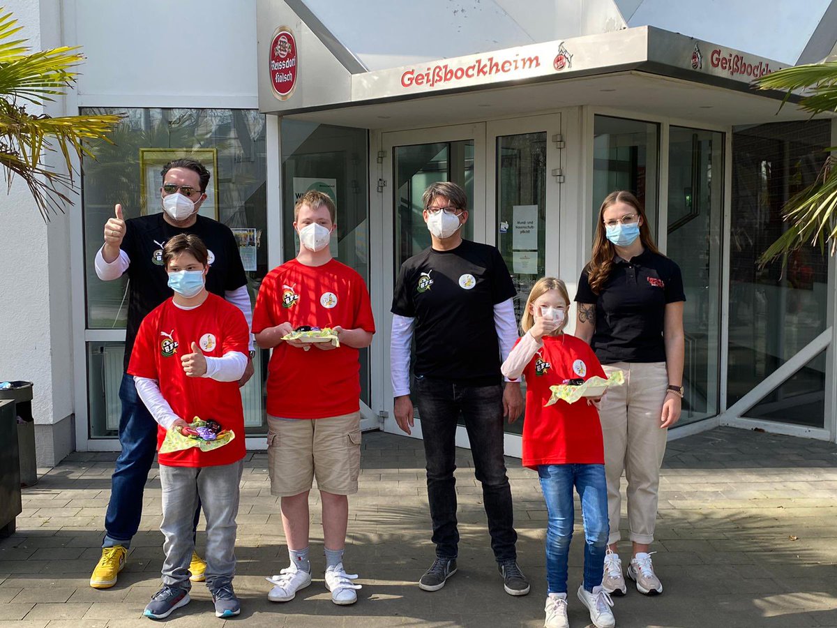 Bananenflanke Köln tweet media