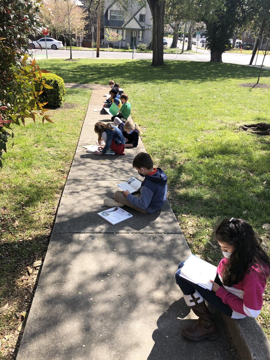 WBE_Library's tweet image. A beautiful day to spend a little time reading new library books outside! ☀️ 📖 #WbReads @nkkeene @WBESBulldogs