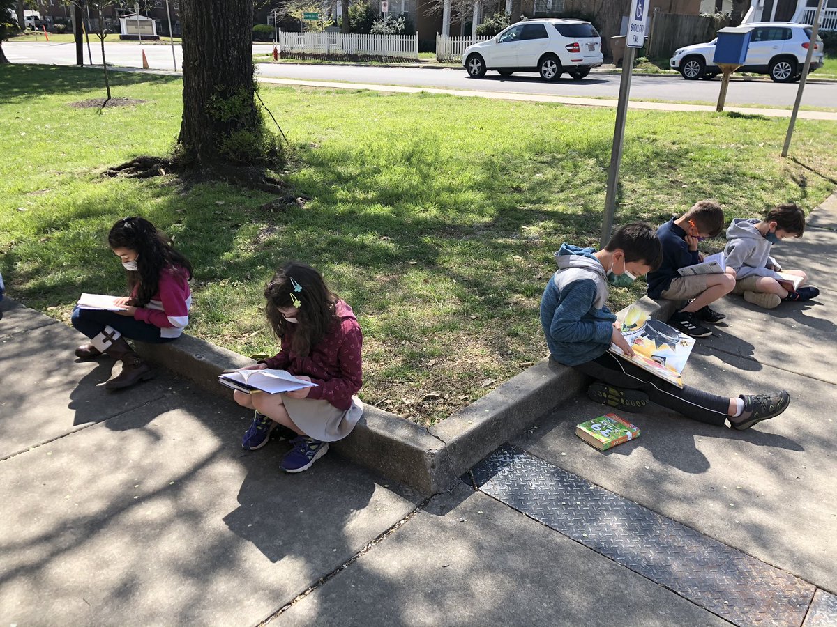 WBE_Library's tweet image. A beautiful day to spend a little time reading new library books outside! ☀️ 📖 #WbReads @nkkeene @WBESBulldogs