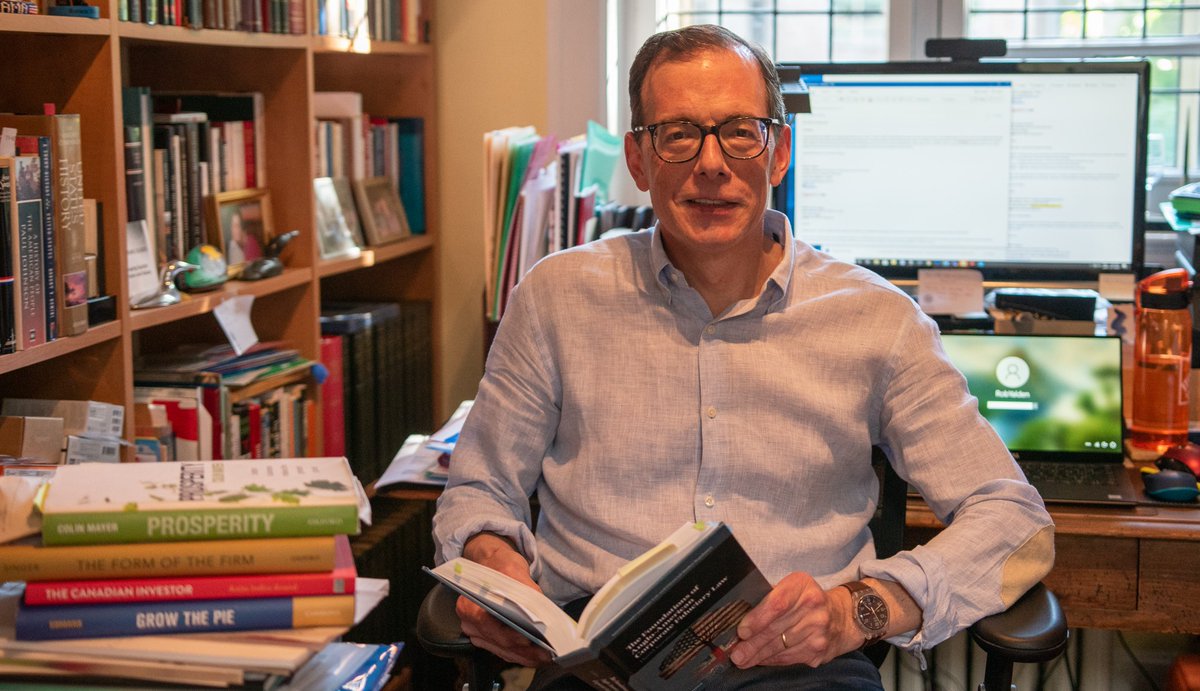 #QueensLaw expert <a href="/YaldenR/">Robert Yalden</a> explores how provincial and federal governments can adopt simplified corporate regimes to help small businesses by streamlining the path to incorporation and removing administrative burdens to promote competitiveness. 
Read more:
law.queensu.ca/news/Reinvigor…