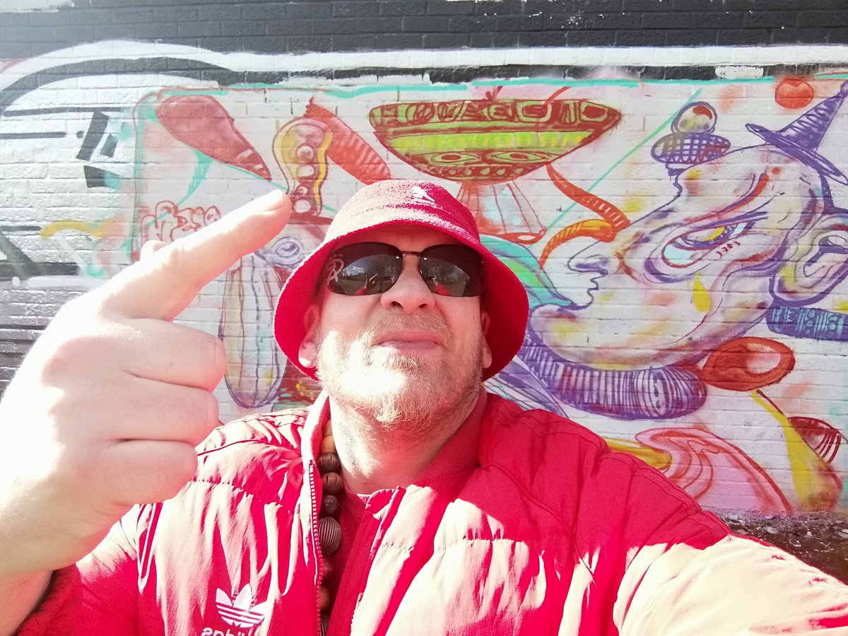 redeyefeenix's tweet photo. Took advantage of the sunshine ☀ and did a #sprayout for my brother @Redlocz and #fullflavatv herd to go after the beast that is @phelixtunes but it will vw out soon for you all to check took me back to my #battlerap days @bus_hull @sounddelivery @ricflomusic @HullMusicHub #Hull https://t.co/fA5DLzeBSP