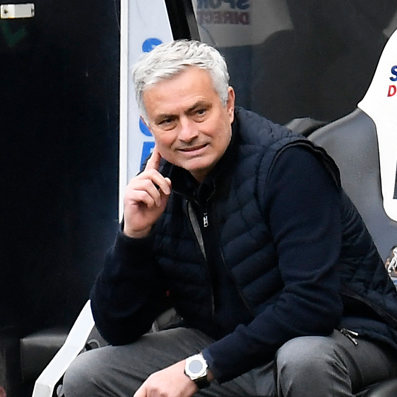 goal's tweet image. Describe Jose Mourinho in one word: 👇