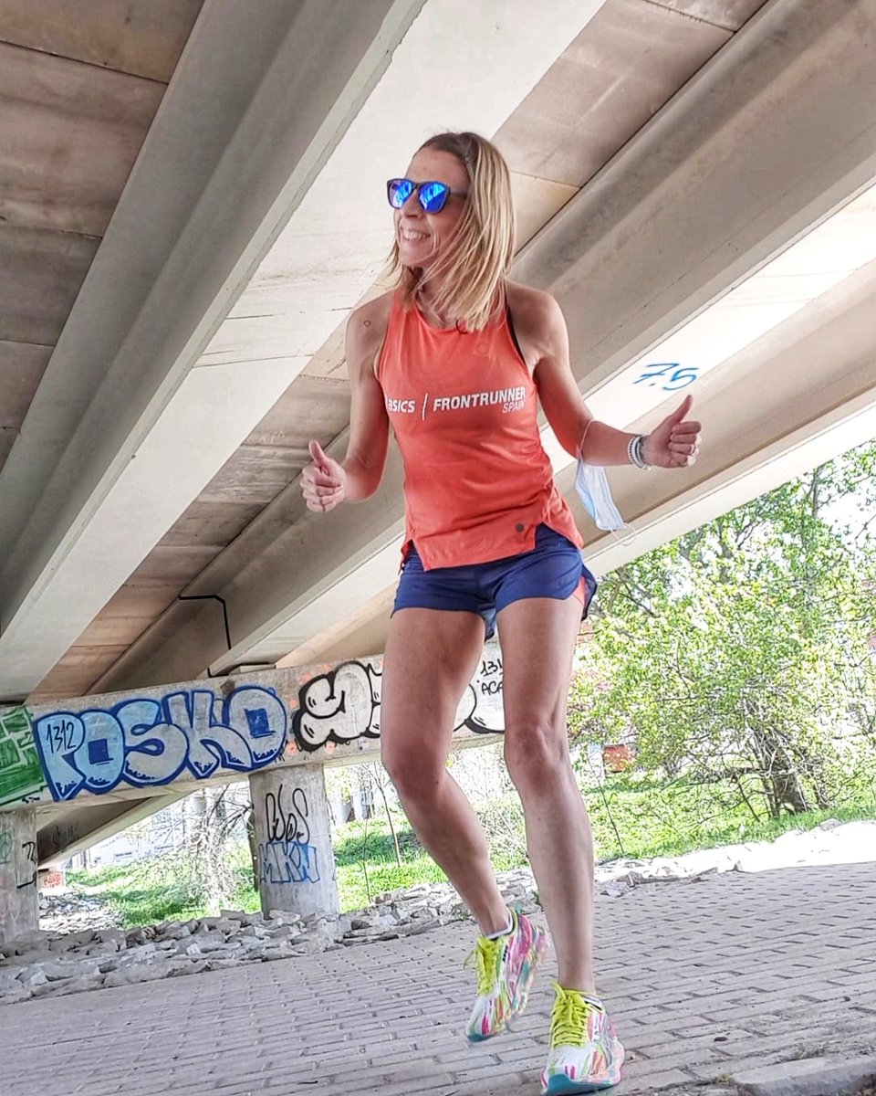 karolinagar's tweet photo. Ser feliz muchas veces consiste en hacer lo que más te gusta, y entrenar es sin duda una de las que más feliz me hacen.
Hoy tocaban cuestas largas 😅.
Rodaje de 3kms
5×300m
Y Vuelta a la calma.
Cada vez más enamorada de mis #NoosaTri13 ¡¡son maravillosas!!.
Mañana mucho más 😉 https://t.co/hVdUWRMVTZ