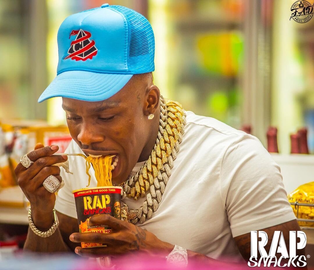 Lunch is served! DaBaby with that Louisiana Hot &amp; Spicy Chicken Rap Snacks noodles! 🍜🔥
⠀
📸: <a href="/FadMediaGroup/">Franklin Sheard Jr</a> 
#RapSnacks