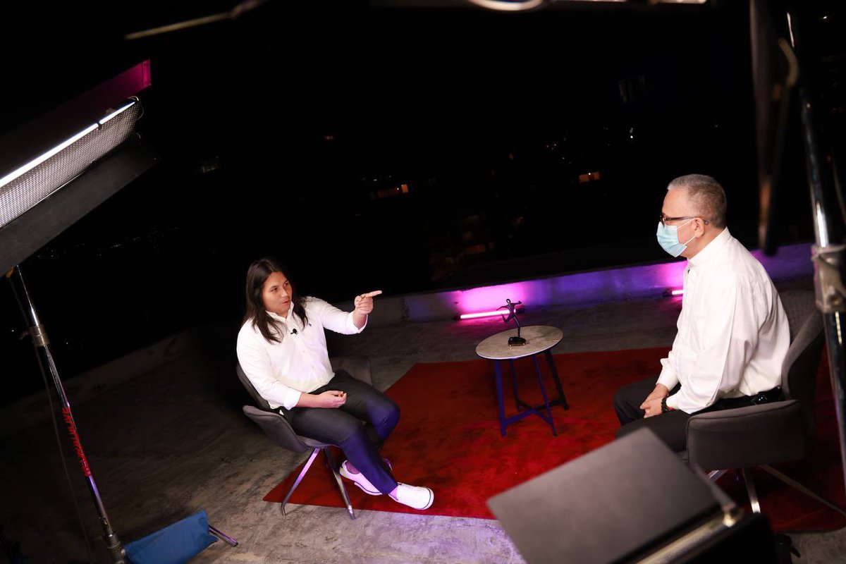 SoyFidelPSUV's tweet photo. Bendiciones mi gente !! Hoy es lunes de Política y Timbal. No se pueden perder su #EntrevistaPyT de hoy #5Abril con el padre @numamolina. Los espero a las 7:00 PM por @VTVcanal8 Pendiente y vista !! https://t.co/HbLomip18m