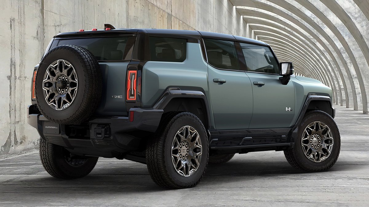 ICYMI: 2024 GMC Hummer EV SUV revealed, priced the same as the truck: bit.ly/2R9lGy3