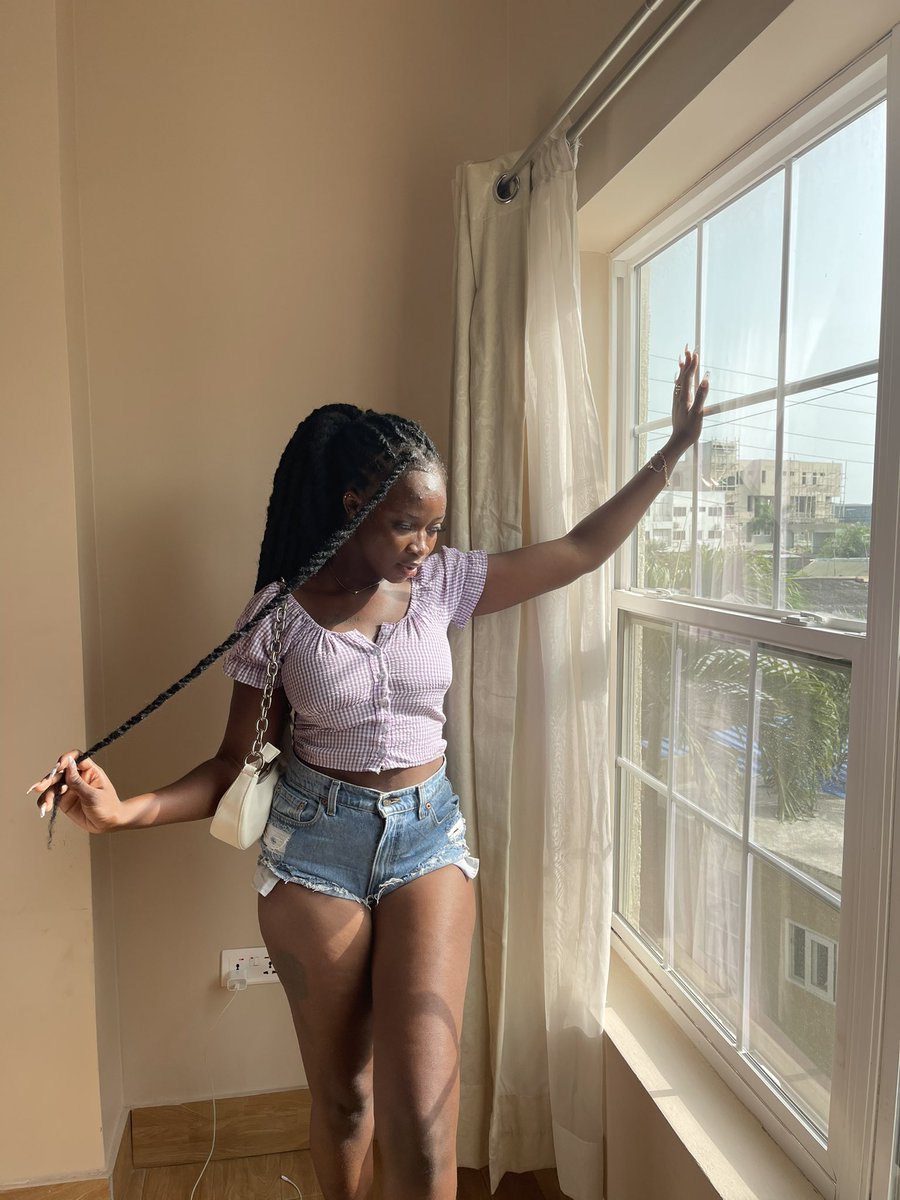 _adjoatee's tweet photo. Jeans shorts       or               bikini https://t.co/6WWlF5FnYM