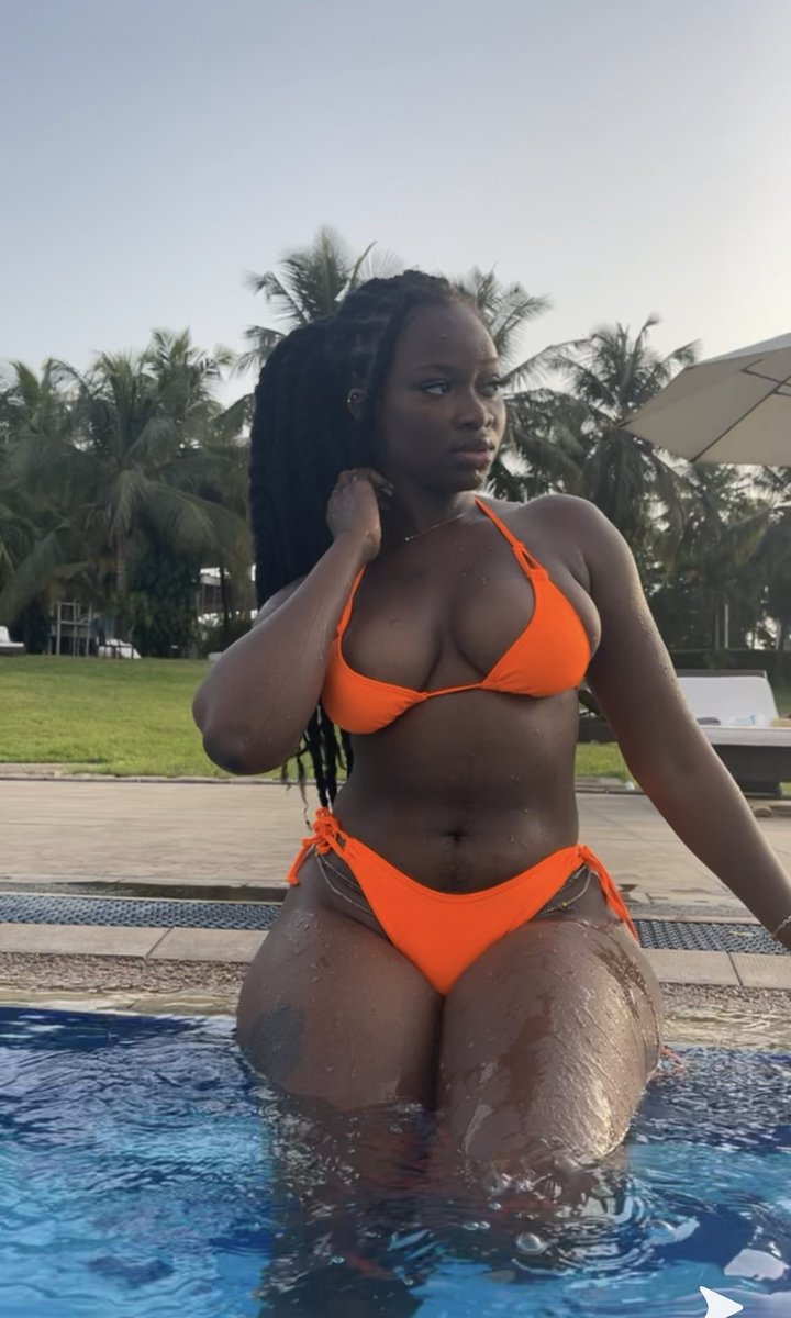 Jeans shorts       or               bikini