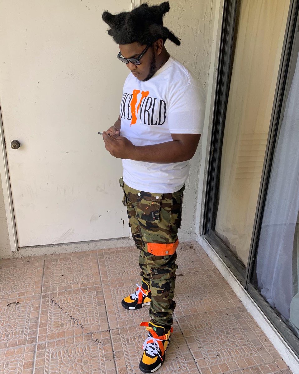 Dread_1k's tweet photo. I told god forgive me if I ever pull up in a demon 🏆🔥 #Vlone #EasterInMiami #Rayguns https://t.co/g7lIdOwFfB