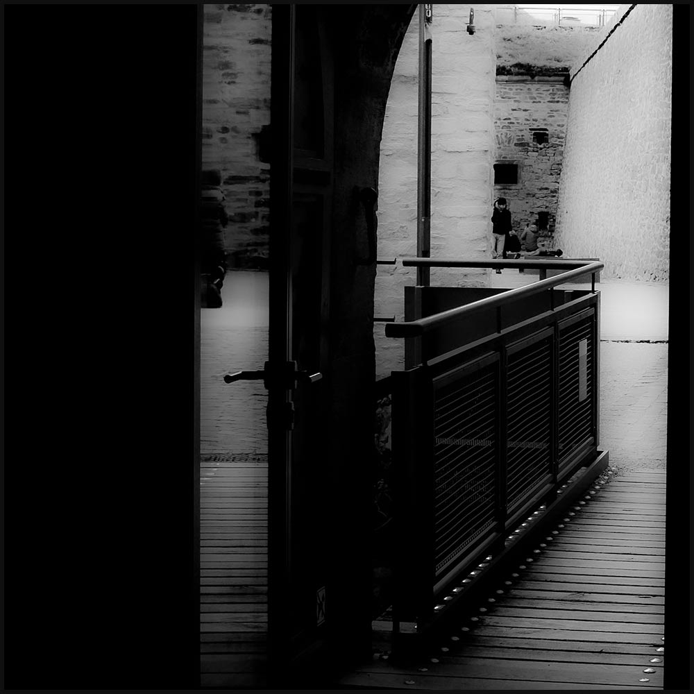 StefAlf357's tweet photo. DIE FORM / LITTLE BOY
.
https://t.co/tpBs1oDTrn
.
#dieform
#electro
#electrogoth
#indus
#philippefichot
#noiretblanc
#monochrome
#bnw
#bnwphoto
#bnwphotography
#blacknwhite #blackandwhite #bw
#bwphotography #photoobserve
#streetstyle
#streetphoto
#streetlife
#streetstyle https://t.co/30clhaZ2At