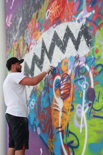 At the coastal location of Khorfakkan, urban artist @ashekman has meshed Arabic calligraffiti with modern graffiti to bring this majestic sea creature to life. 

#Sharjah #UAE #Jedariya