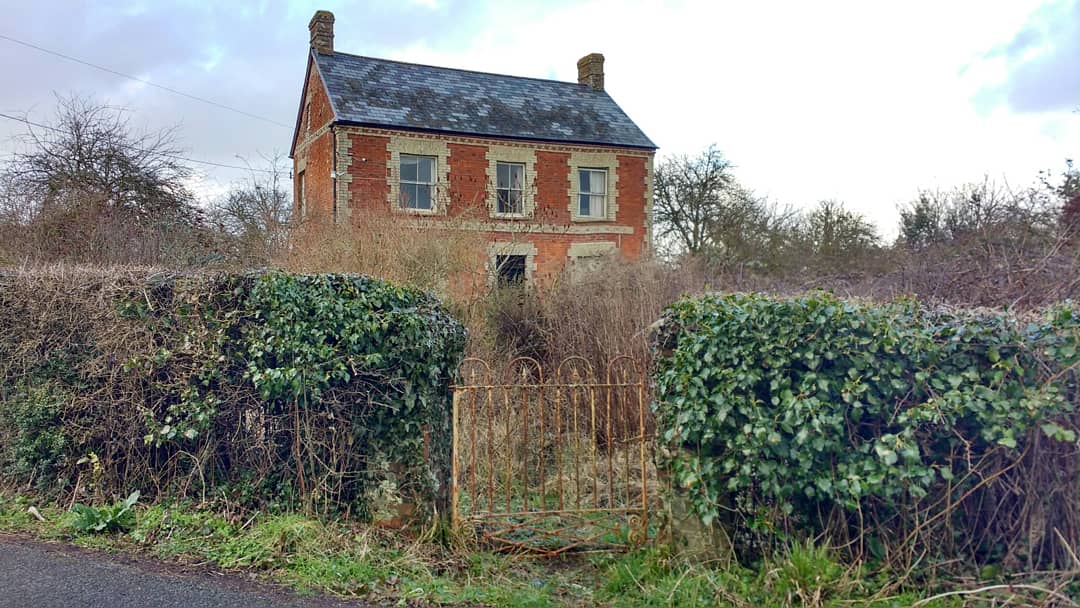 Beth Foot Forward tweet media