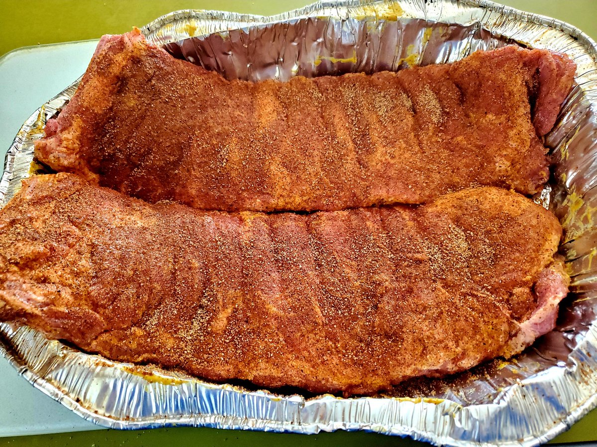GuapoisLoco's tweet photo. It's gonna be a good day! See ya in six hours, babies! I've got some baked beans &amp; then a tri tip going on next! #stlouisstyle #spareribs #pitmaster🐷🐮🍖🥩🔥 https://t.co/b6eI2Ycx4a