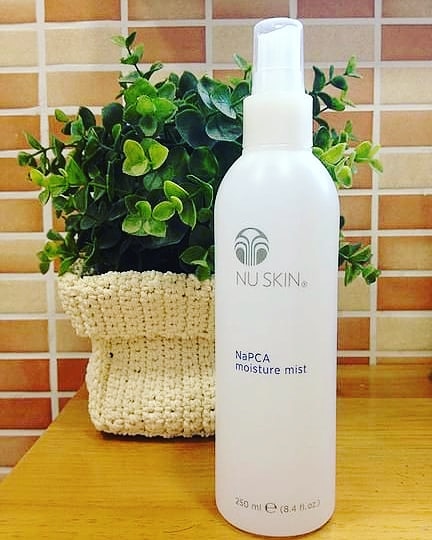 rchung0402's tweet photo. Refrescante rocío de acondicionadores para la piel y cabello q te ayudan a retener la humedad q requieres. Abundante en ingredientes como NaPCA, ácido hialurónico y urea, fórmula q mantiene tu piel fresca. Pídelo ahora q se encuentra disponible en Perú🇵🇪#napca #skincare #nuskin https://t.co/RNn7uc5LL2