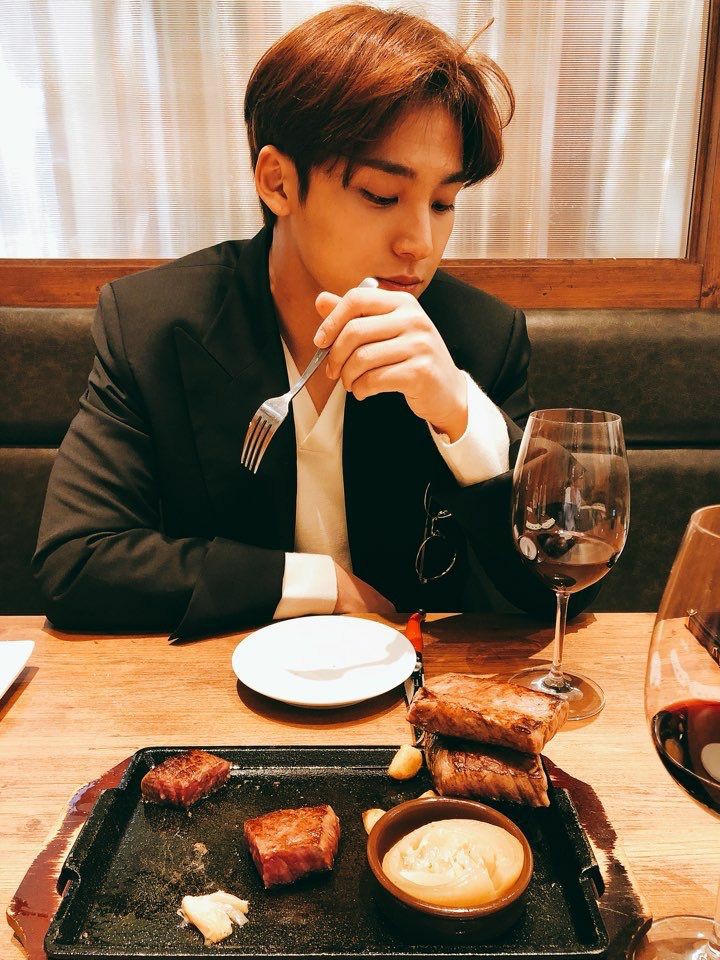 RirinV30's tweet photo. Happy birthday kesayungunnnn wkwkwk
Ngerayain berdua aja dulu kwwkk
#Our_Buddy_Mingyu_Day https://t.co/9BB81egSDn