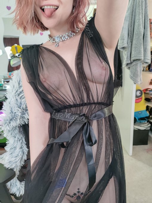 ♥LyzMania♥ (21+)’s pics and videos