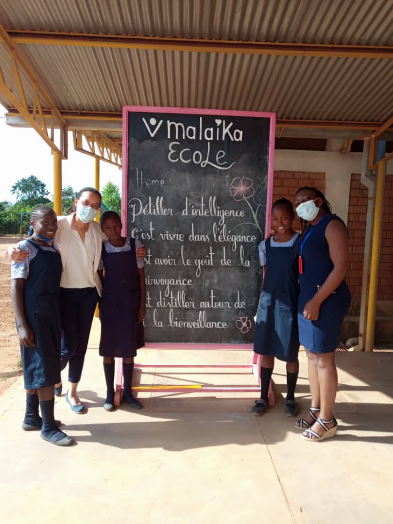 ScienceRDC's tweet photo. Journée 1 de formation à @MalaikaDRC pour la #SST8 #RDC terminée. C'était super. Bon contact avec les enseignants et les élèves. Vivement demain pour la journée 2.
@DoraMuanda @MadiKadima @Noellacc @MinistereEPST @EducTV2 @JMEsole https://t.co/IcXoOjexjQ