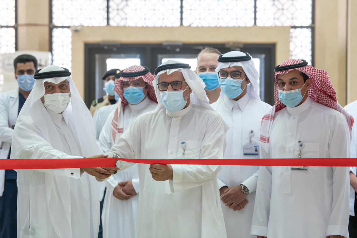 ITPdent_ksu's tweet photo. تحت رعاية معالي رئيس جامعة الملك سعود أ.د بدران بن عبدالرحمن العمر افتتح سعادة وكيل الجامعة للدراسات العليا والبحث العلمي أ.د خالد الحميزي يوم البحث العلمي لأطباء وطبيبات الامتياز  بحضور سعادة عميد كلية طب الأسنان ووكلاء الكلية ومدير برنامج تدريب الامتياز ورؤساء الأقسام #IRAM2021 https://t.co/OxGgCo8h04