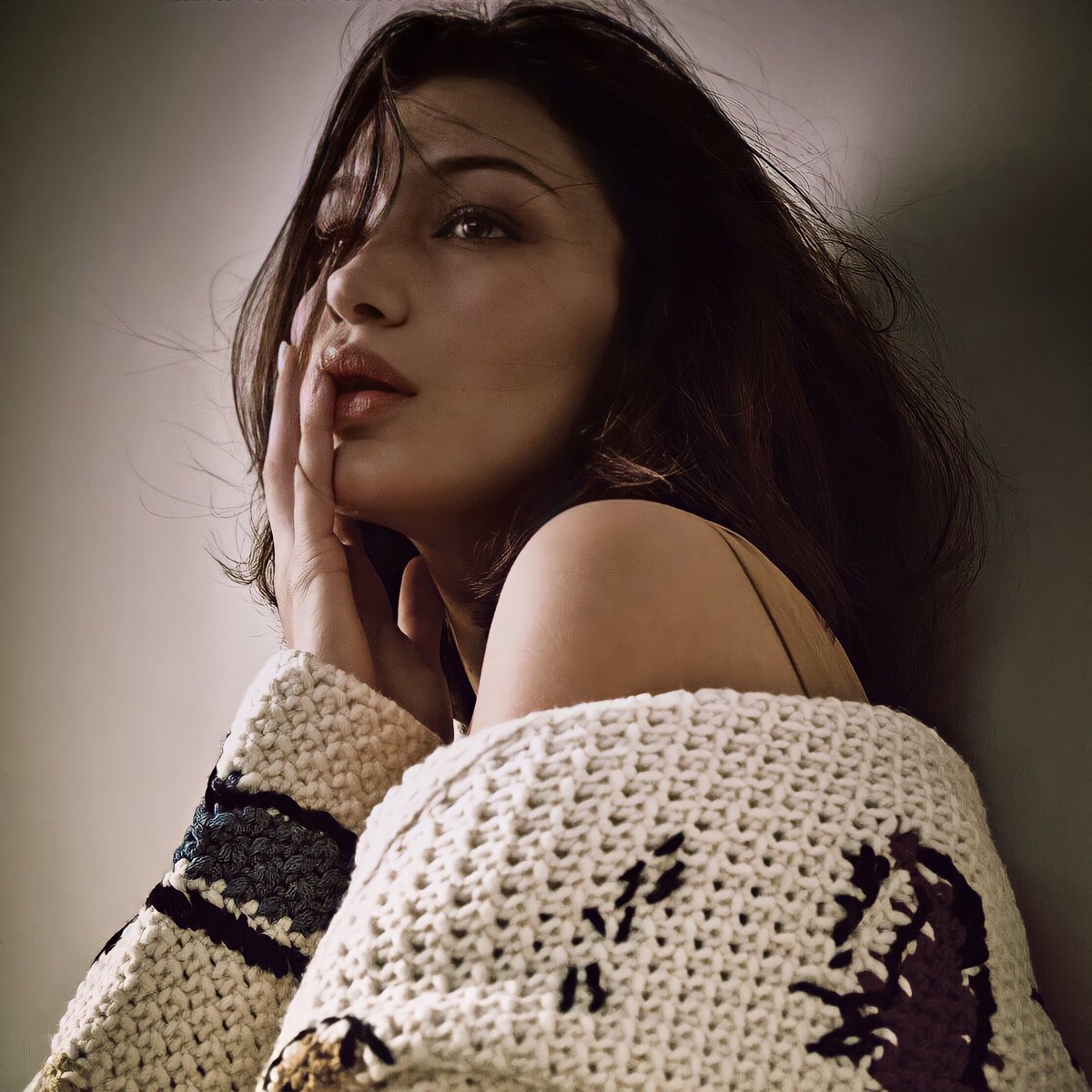 A solidão desola-me; a companhia 𝒐𝒑𝒓𝒊𝒎𝒆-𝒎𝒆.

#𝐍𝐞𝐰𝐏𝐫𝐨𝐟𝐢𝐥𝐞𝐏𝐢𝐜