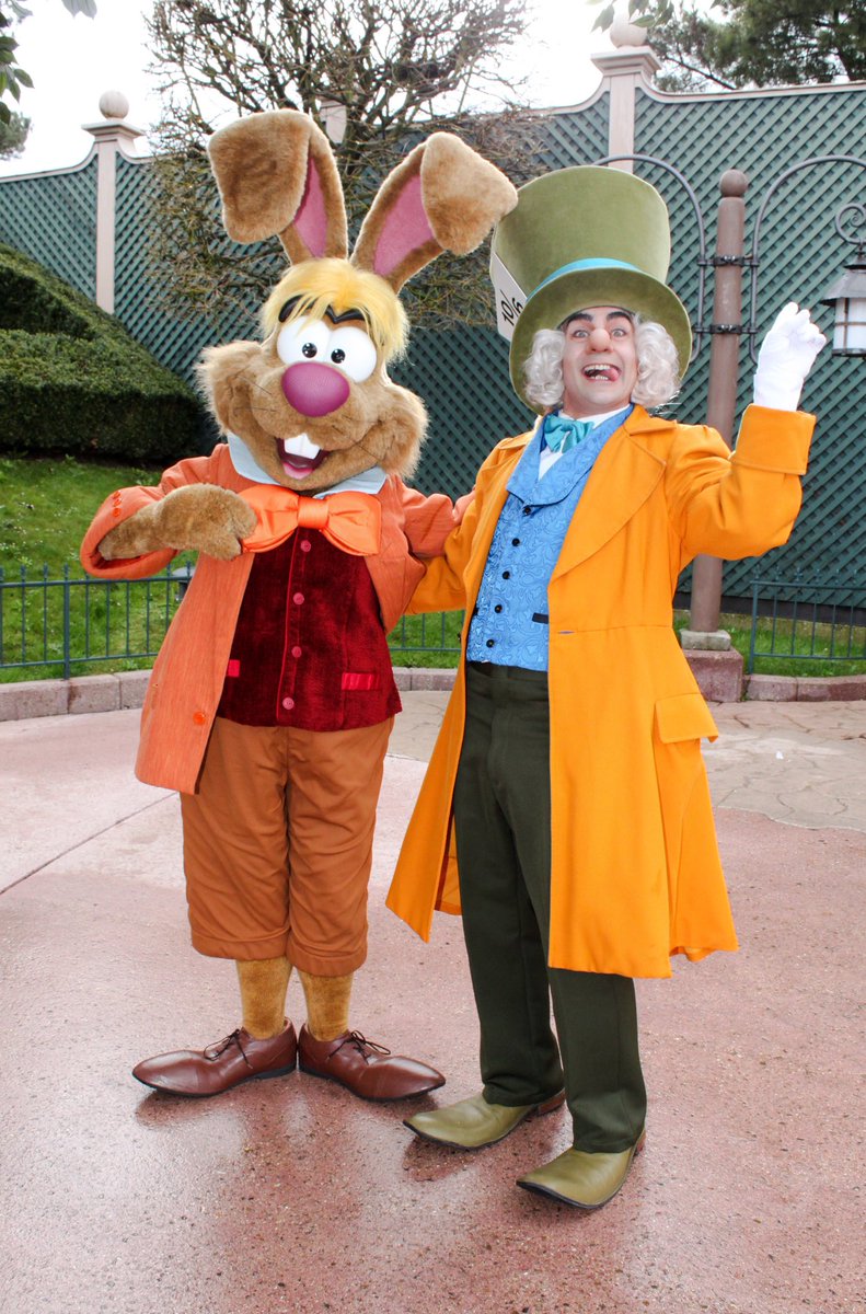 CharactersPBlog's tweet photo. Fancy a cup of tea? The Mad Hatter and the March Hare hope you’re having a qualiTEA time on this Easter Monday. ✨🌸 🎩 ☕️
#disneyclassics #DisneyThrowbacks #bestfriends #seeyarealsoon #disneylandparis #DisneyParks #MadHatter #MarchHare #AliceInWonderland #springtime #sunnyday https://t.co/CfyzORIcYD