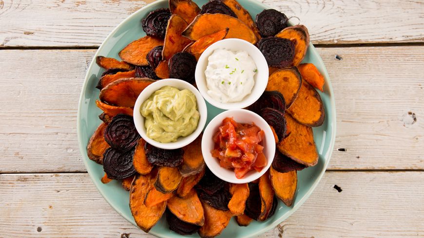 LFHW_UK's tweet image. Carrot, sweet potato, beetroot... don&apos;t let them wilt in the back of the fridge 🍠🥔🥕 Transform them into the delicious Mexican-style homemade crisps!

👉 bit.ly/2RSrwm6

#LoveFoodHateWaste #Recipe