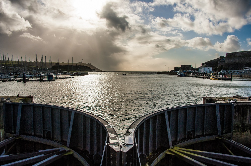 Sutton Harbour Marina tweet media