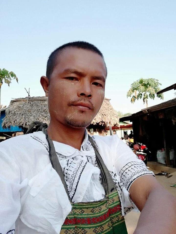 Ko Aung Kyaw & Ko Tin Maung Myint were abducted by Terrorists (#Myanmar security forces) on Apr 2 when terrorists raided Tha Pyay Aye village, Yin Mar Bin Tsp, Sagaing Region.
Both were tortured to death. Got back their bodies on Apr 4.
#WhatsHappeningInMyanmar #Apr5Coup https://t.co/arY6RJdikf
