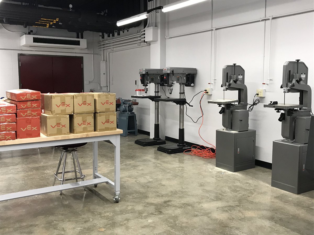 JCPSKY's tweet image. 👀 SPOTTED | New equipment in the engineering workshop at @BHSBRUINS! We foresee an unboxing 📦 of those Vex robots in the near future! #JCPSReturn