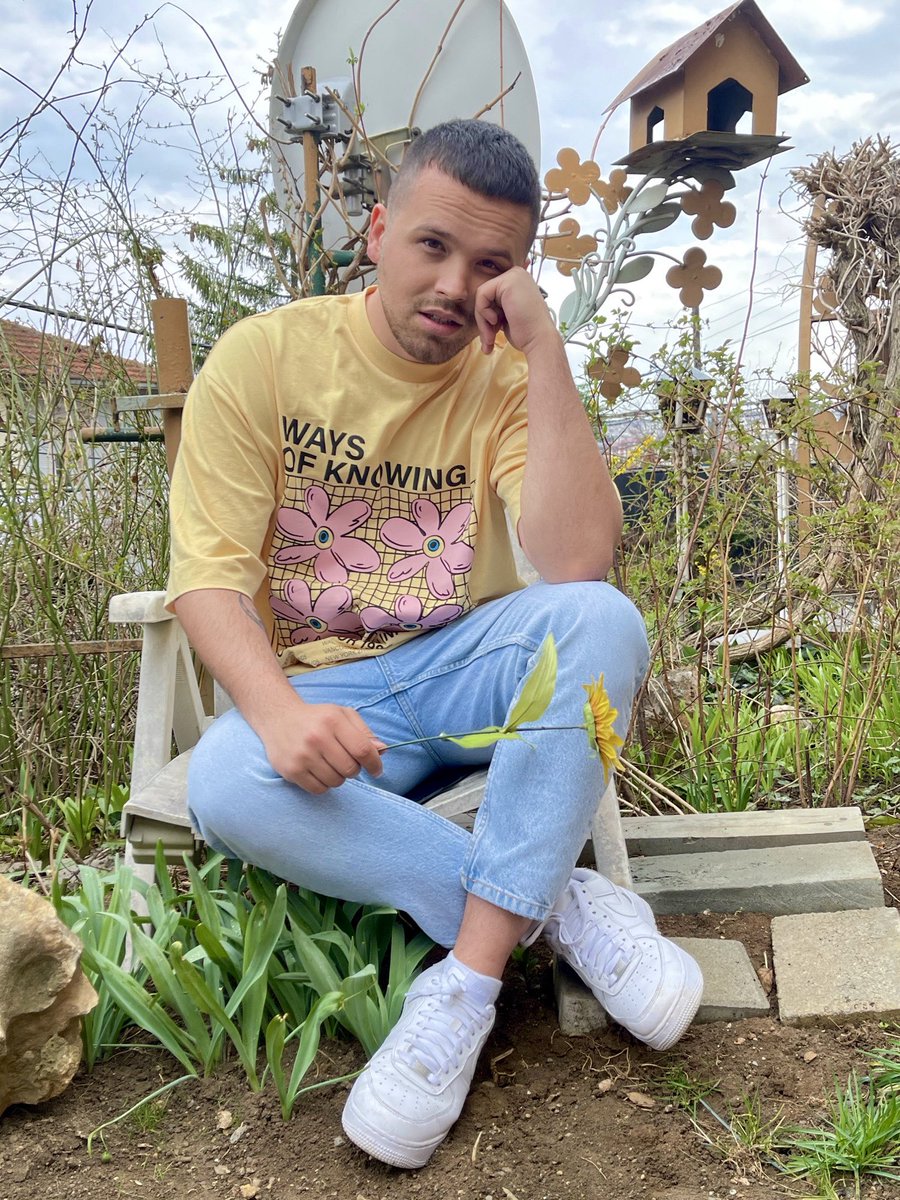 YllLimani's tweet photo. 🌻🌻🌻 https://t.co/lYPdcbDoqT