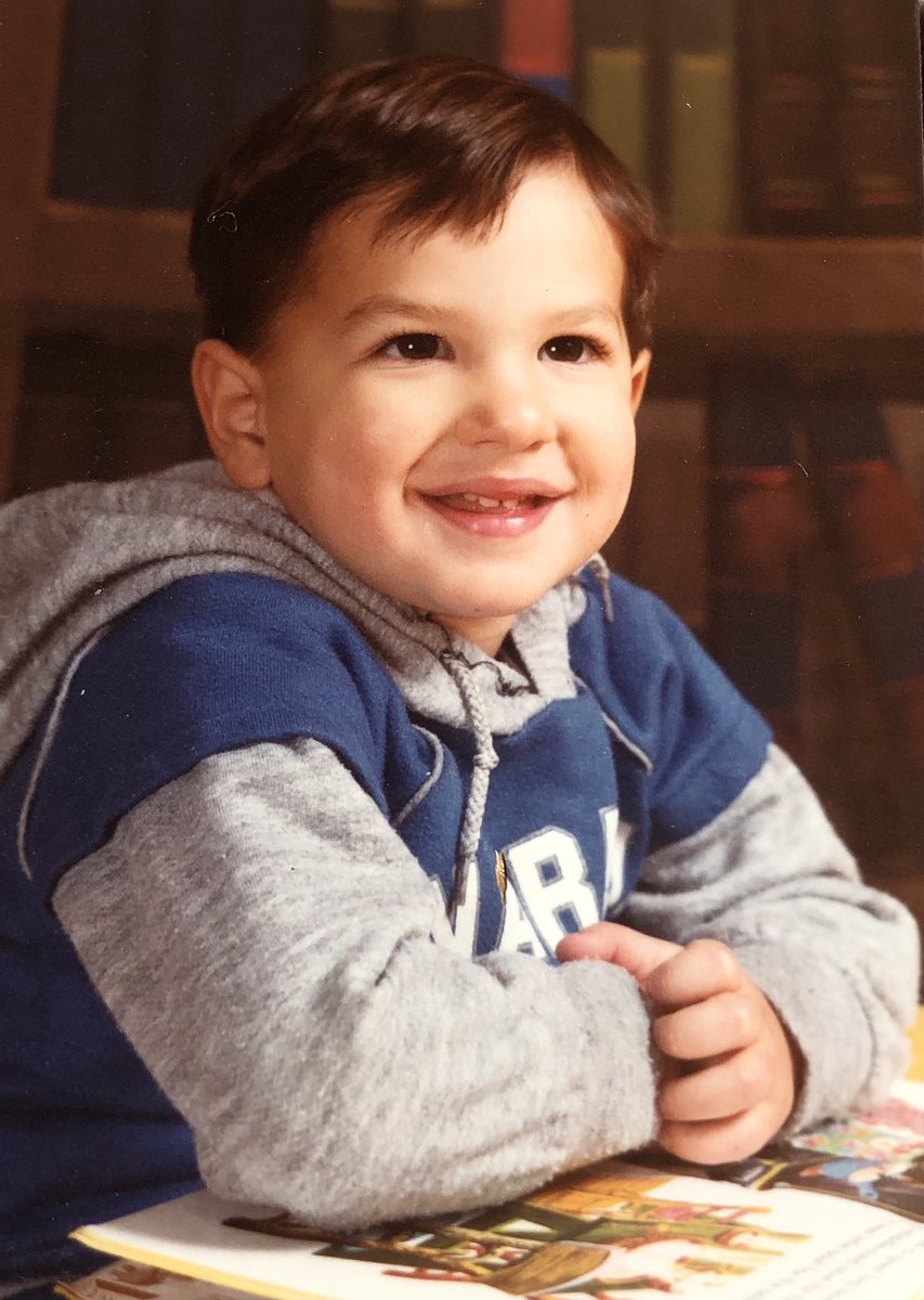 rejectedjokes's tweet photo. I dress exactly the same way I did when I was in preschool. https://t.co/1aALJcSW83