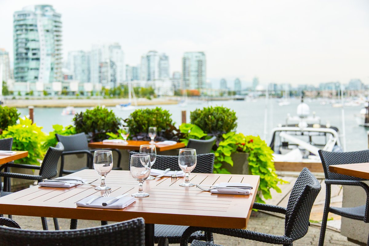 The sun is shining brightly and there's another stellar Vancouver spring day ahead. Click to reserve your table and join us on our waterfront patio! ow.ly/NCy250EgSFu
