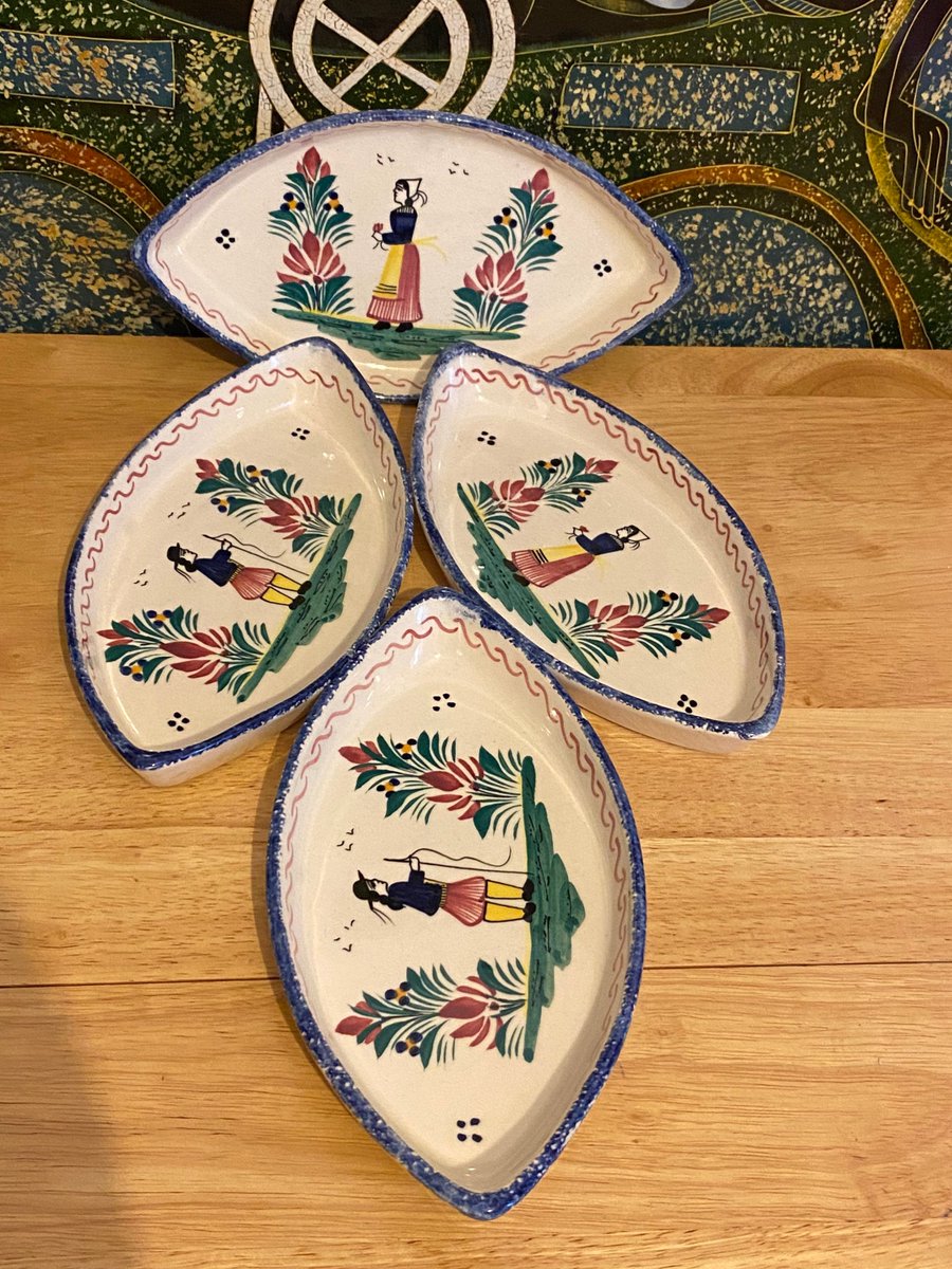 loveretrocrafts's tweet photo. Four Henriot quimper dish bowls Hand painted Henriot Quimper dishes, French art pottery, French art ceramic, Quimper Breton figure https://t.co/F0OzGgRH0y #antique #vintage #collectable #collectibles #quimpermajolica #quimperfaience #quimperpottery #faienceceramic https://t.co/VhctAyAVoH