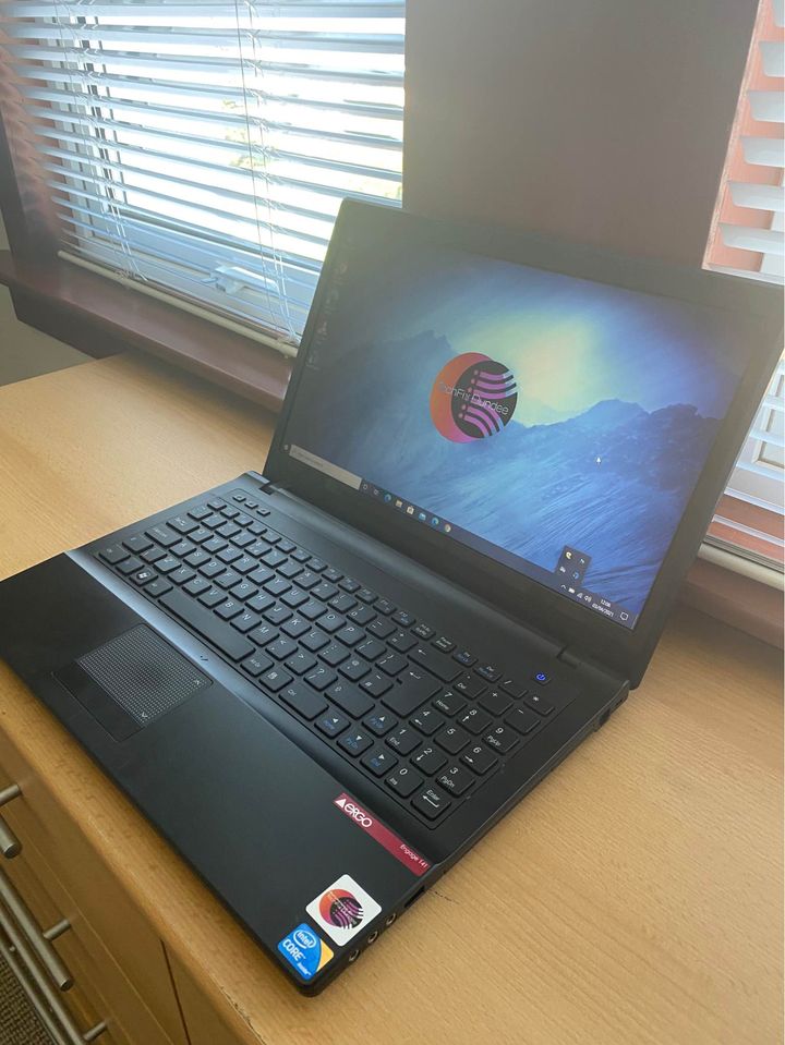 TechOutletDD's tweet image. FOR SALE 
WINDOWS 10 PRO
INTEL CORE i3 
2.27GHZ 
8GB RAM 
320GB RAM 
DVDRW
USB 
15.6” SCREEN 
HDMI
GOOGLE CHROME 
VLC PLAYER 
NERO 11
PANDA ANTIVIRUS 
MICROSOFT OFFICE 
THIS DEVIDE HAS BEEN PROFESSIONALLY REFURBISHED AND CLEANED 🧹 
COMES WITH CHARGER AND GOOD BATTERY

£140