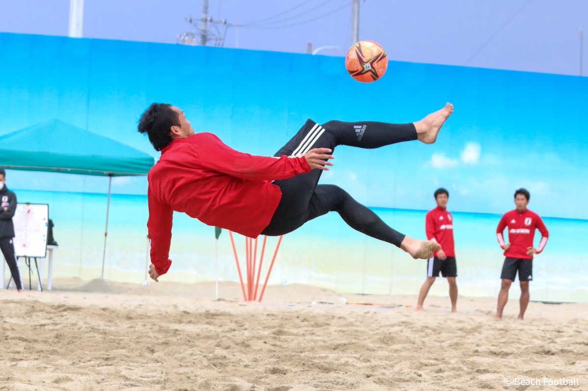 Beach Football ビーチサッカーのシュート練習 オーバーヘッド シュート アクロバティックなシュートがビーチ サッカーの醍醐味です ぜひ一度 生でご覧いただきたいと思います ビーチサッカー日本代表 日本代表 トレーニングキャンプ ビーチ Beach Football ビーチサッカーのシュート練習 オーバーヘッド シュート アクロバティックなシュートがビーチ サッカーの醍醐味です ぜひ一度 生でご覧いただきたいと思います ビーチサッカー日本代表 日本代表 トレーニングキャンプ ビーチ