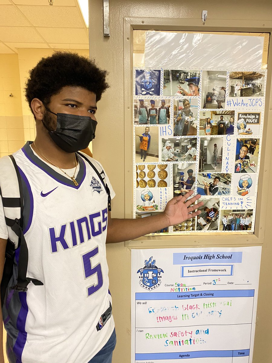 JCPSKY's tweet image. 🎉 BACK IN HIS HAPPY PLACE | Zyrann is thrilled to be back with his friends at @IROQUOIS_HS today! He’s a culinary student with @ChefNikkia &amp;amp; got to show us how he’s grown over the years in the program. #JCPSReturn