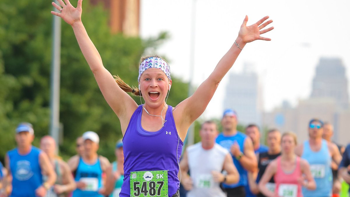 RACEPLACE's tweet image. How excited are you to get back to live events!? This excited 🙌🏃‍♀️
Happy #MotivationMonday
📸 @HospitalHillRun