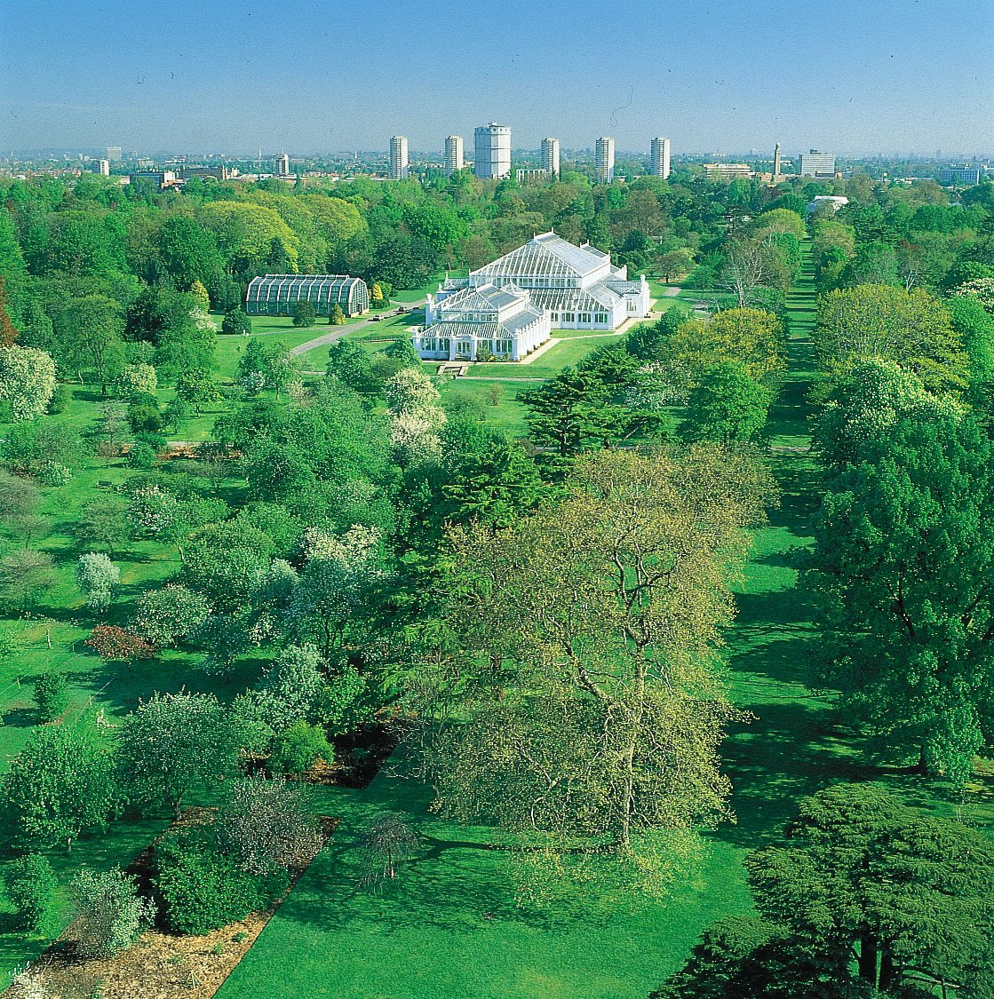bernarddonoghue's tweet photo. Repeated thanks to everyone who has been working at outdoor visitor attractions, such as parks and gardens, this Easter, and best wishes and thanks to all those working hard to reopen other English outdoor attractions safely and successfully from next week. You’ve got this. https://t.co/Qc7zKTjhXP