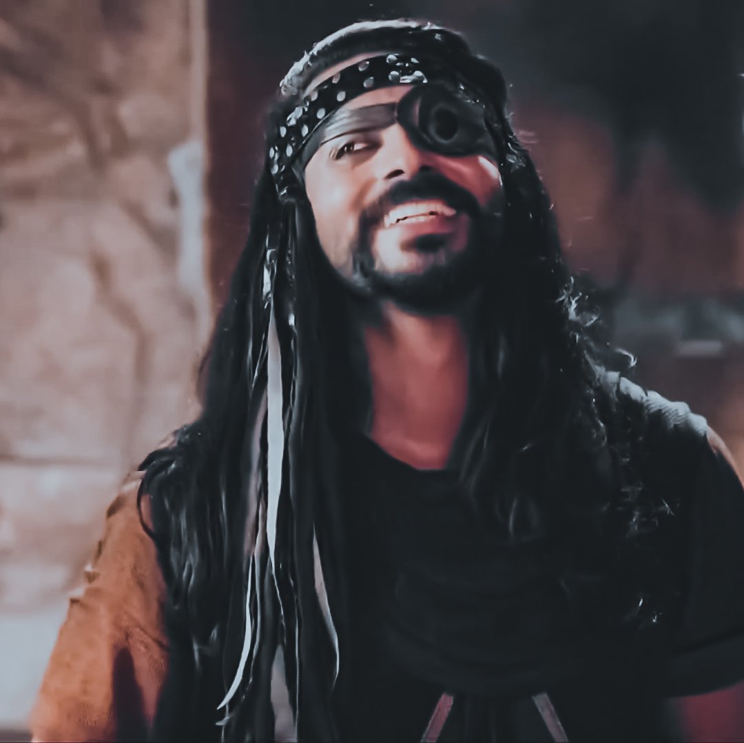 Helloooooooo 🙈🙈🚶‍♀️🚶‍♀️came back to see yall give me 400 followers 🙈 idk if I deserve this 😘