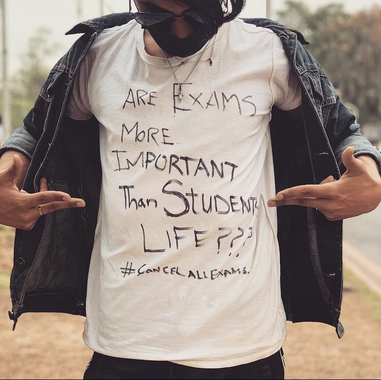 hamzahsohail_'s tweet photo. Don’t play with our lives🙏@Shafqat_Mahmood 
#ExamCancelHoga #cancelboardexam2021 #cancelboardexams #cancelcies21 https://t.co/bO5k9DWp6w
