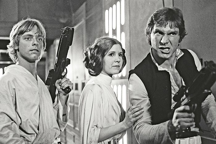 Mark Hamill, Carrie Fisher, Peter Mayhew and Harrison Ford behind the scenes of Star Wars (1977)  https://t.co/YXgMIQSHAp https://t.co/GMfOfu2Vly