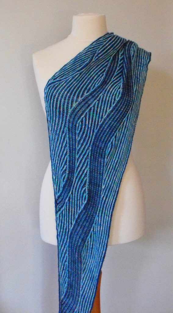 YarnDatabase's tweet photo. Today’s find from the 1250+ #OffRavDesigners, yarn dyers and spinning fiber dyers at Yarn Database is Leela Frankcombe. Leela’s brioche designs are just stunning. https://t.co/K8FeiuPc5V #knitting https://t.co/MvrvzA6632