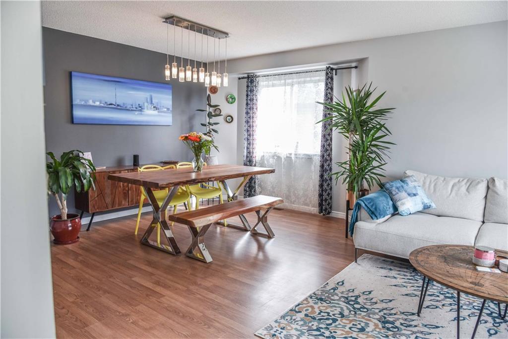 BugMeAnytime's tweet image. 7 Highland Park Dr. is my NEW LISTING🤩 Great home in a family friendly neighbourhood! 🏘️This Hi-Ranch home features an open concept living room and dining area and ceramic floors in the kitchen and a patio door leading to a two-tiered deck and hot tub!😍 
#newlisting