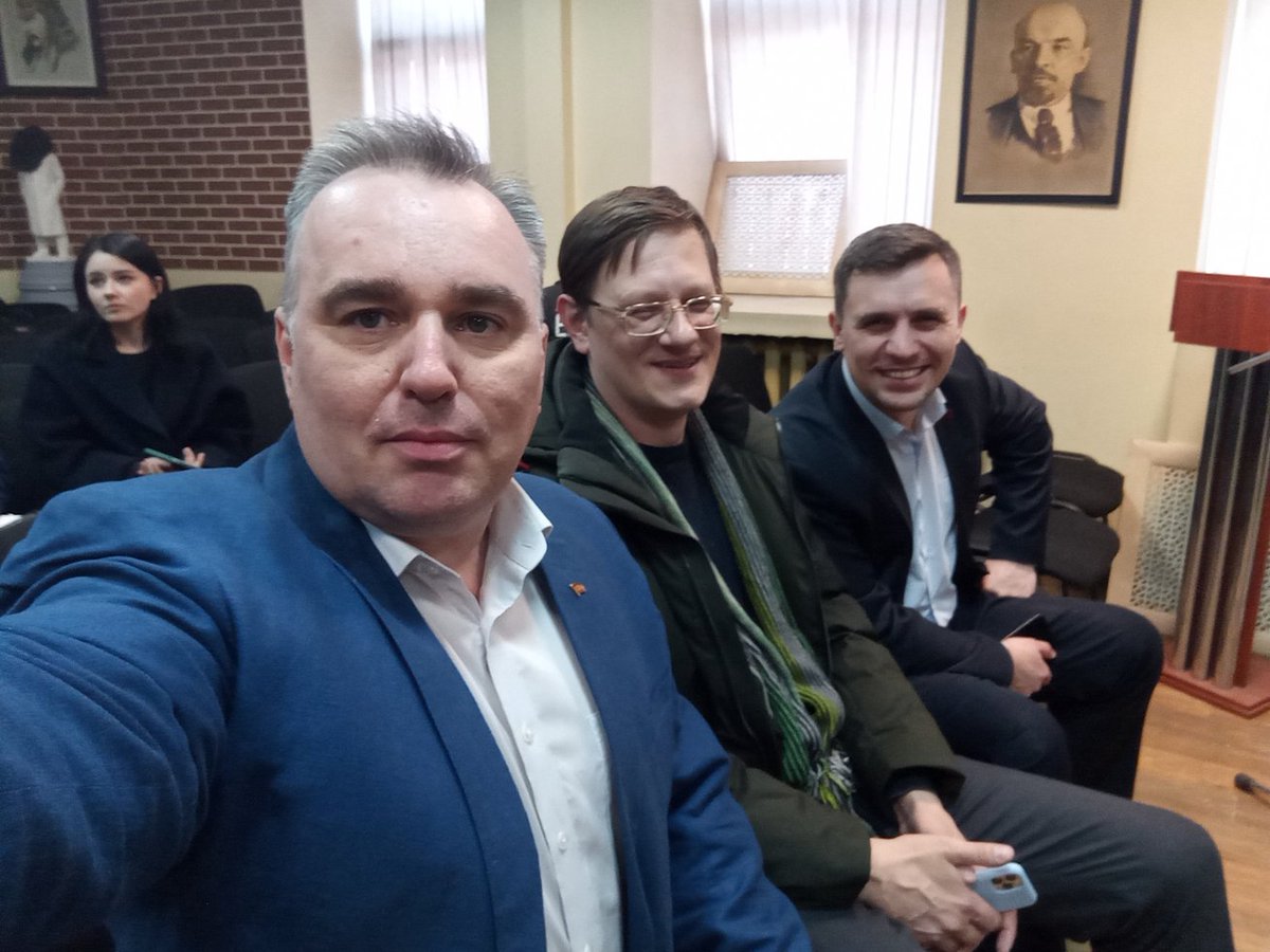 Николай Бондаренко готовится поделиться ценным опытом блогера-миллионника.
#КПРФ #Бондаоенко #ВыборМосквичей