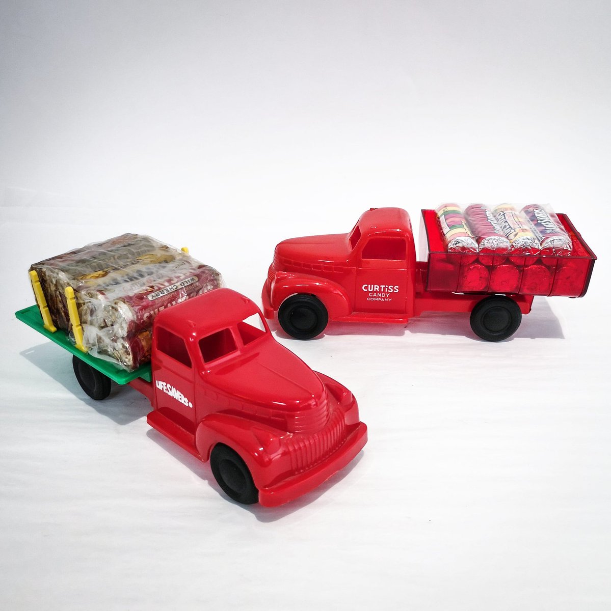 AntiqueToyQuest's tweet photo. #MarxMonday π¬π Marx candy trucks for Lifesavers and Curtiss Candy Co. Plastic, 9.5" long Made in the USA c.1950s. #lifesavers #vintagetoys #antiquetoys #RetroToys #1950s https://t.co/IGKnVMDYhn