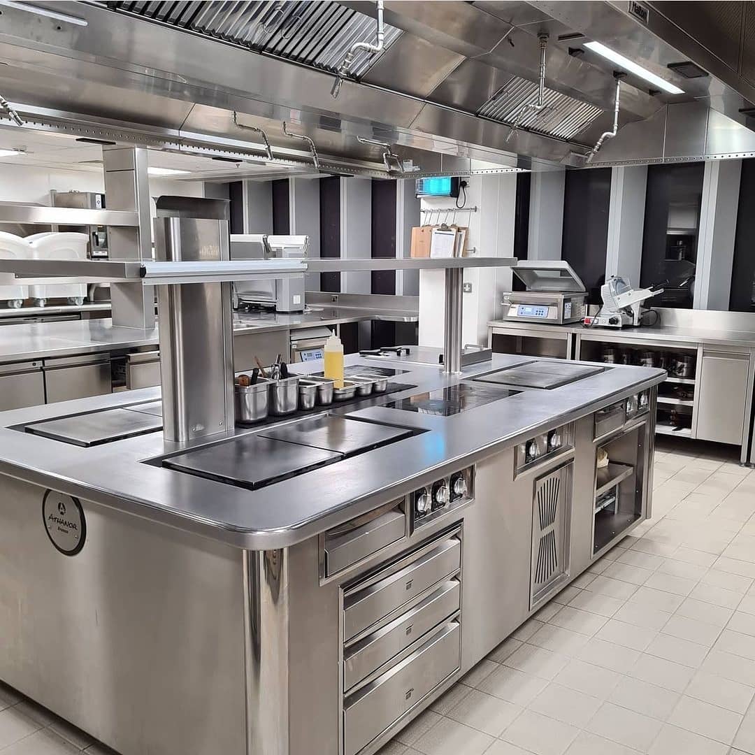We are on the look out for chefs to join our small but expanding team. The pay is competitive and the hours are ok but you will learn how to make things properly.
Email me your cv to patrick@allegra-restaurant.com 
NB. You must love working I hospitality. Retweets appreciated. Xx