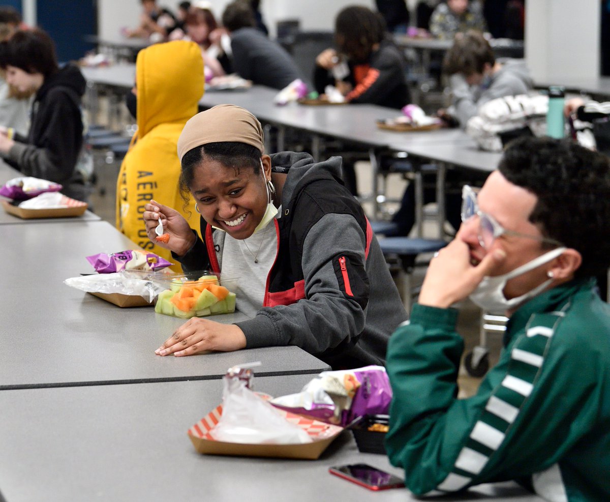 JCPSKY's tweet image. 🆕 @JCPSKY First Day Highlights: Middle &amp;amp; High School 

📰READ ➡️ bit.ly/BTS4521
📸PHOTO ALBUM ➡️ bit.ly/3rSGBC6

#JCPSReturn