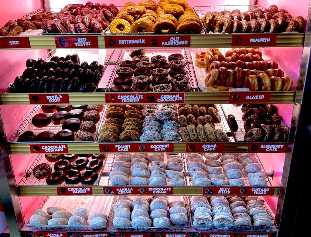 Buckeye  Donuts......aka 24 hour open always closed never Yum Yum Machine 🍩🙃😘