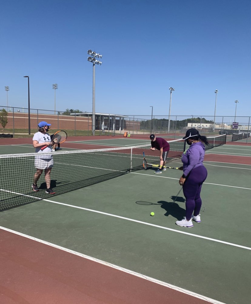 tennisbuzzhhs's tweet photo. Working hard even during Spring Break. Getting ready for the region tournament next week. Letβs bring home the ππππ₯π₯π₯ #FeeltheSting #HornetNation #Dedicated2Win #MadeHistory Undefeated in the region π₯πΎππΎ https://t.co/L0AJxRUrbS
